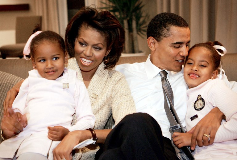Michelle Obama revela que se sometió a fecundación in vitro para tener a sus dos hijas