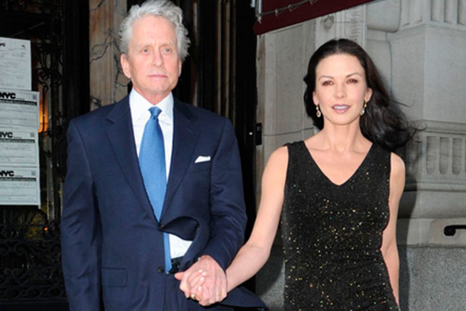 Los actores Michael Douglas y Catherine Zeta-Jones. / Bang Showbiz.