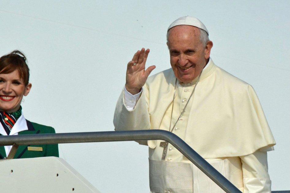 El papa partió hacia Ecuador, primera etapa de su periplo por América Latina