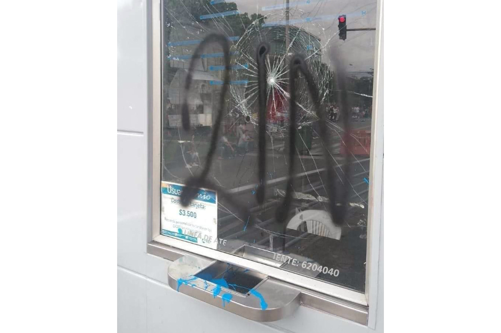 Una estación del MIO y 11 buses del articulado han sido vandalizados por el paro en Cali