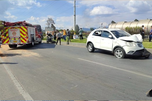Choque múltiple en vía Siberia-Bogotá, reportan colapso en calle 80: hay paso a un carril