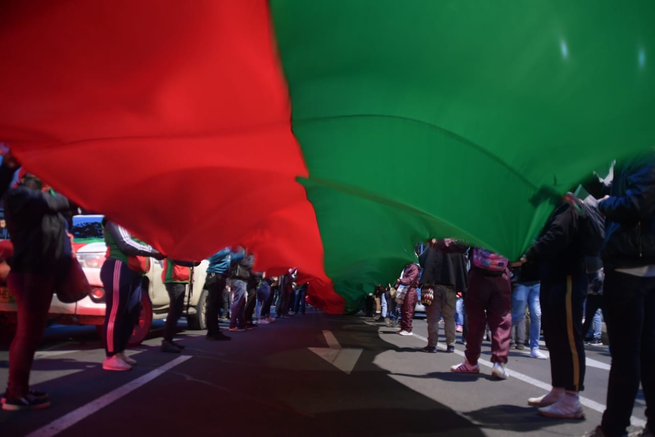 En el recorrido, los marchantes denunciaron hostigamientos de la Fuerza Pública y exigieron garantías para la movilización. En Cartago (Valle del Cauca) y en Pereira (Risaralda) registraron varios hechos contra la marcha, que incluyeron toma de fotografías a los manifestantes por parte de agentes de la Fuerza Pública, que además se habrían involucrado en ella vestidos de civil.