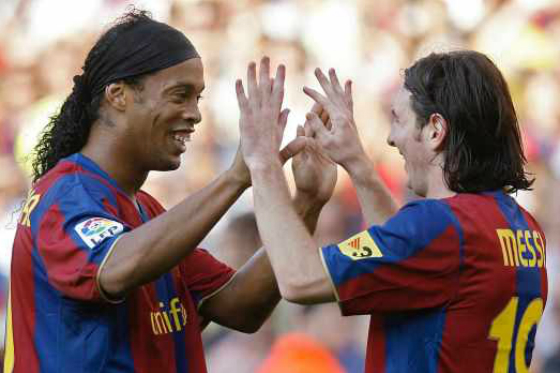 «Es difícil que el mejor del mundo esté en crisis», dice Ronaldinho sobre Messi