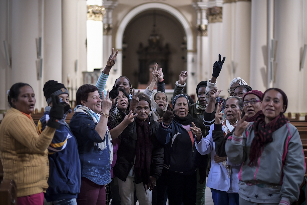 Madres comunitarias dejaron Catedral Primada para convocar a paro nacional
