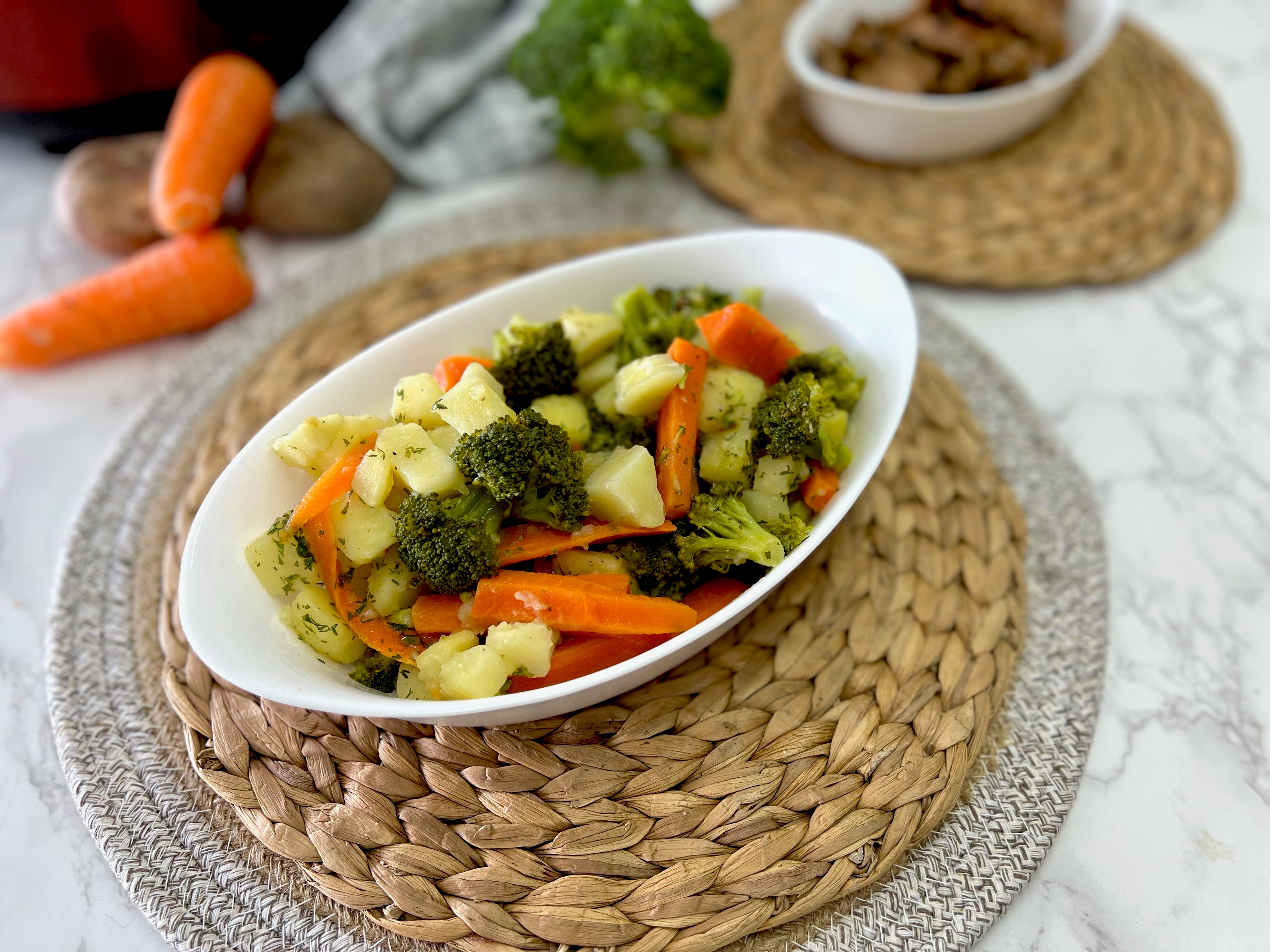 Receta de vegetales y papa con aderezo de cilantro