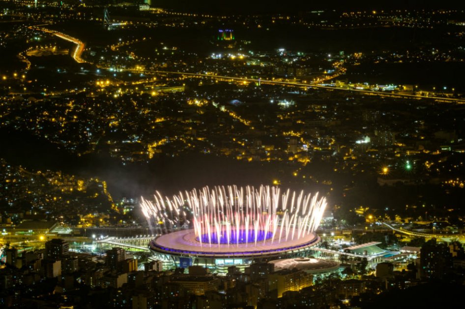 El estadio Maracaná prueba juegos artificiales para la inauguración de los Olímpicos. Foto: AFP