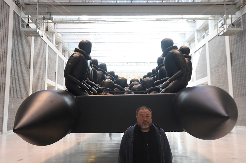 Artista Ai Weiwei dedica su mayor instalación a los refugiados