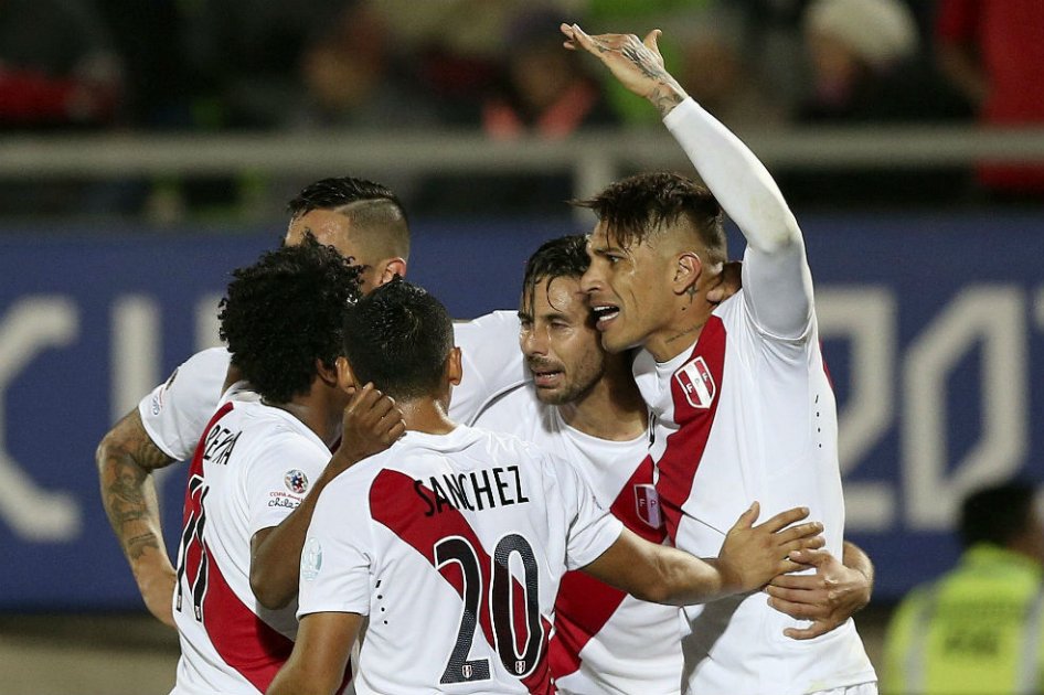 Perú venció a Venezuela y apretó el Grupo C