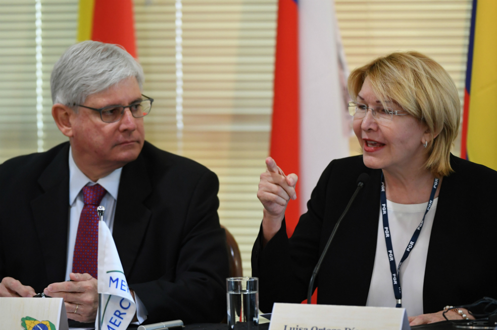 Los fiscales de la región rodean a Luisa Ortega