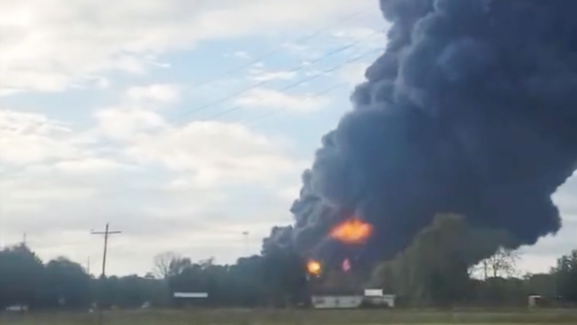 Explosión en Texas: incendio en planta química provoca evacuaciones en Shepherd