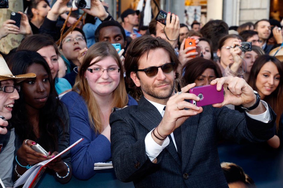 Bradley Cooper y Michael Fassbender ‘arrasan’ en Glastonbury