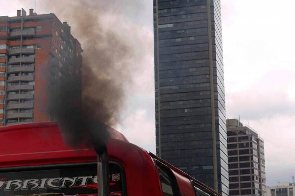 En 2020 han impuesto más de 1.790 comparendos a “vehículos chimenea” en Bogotá
