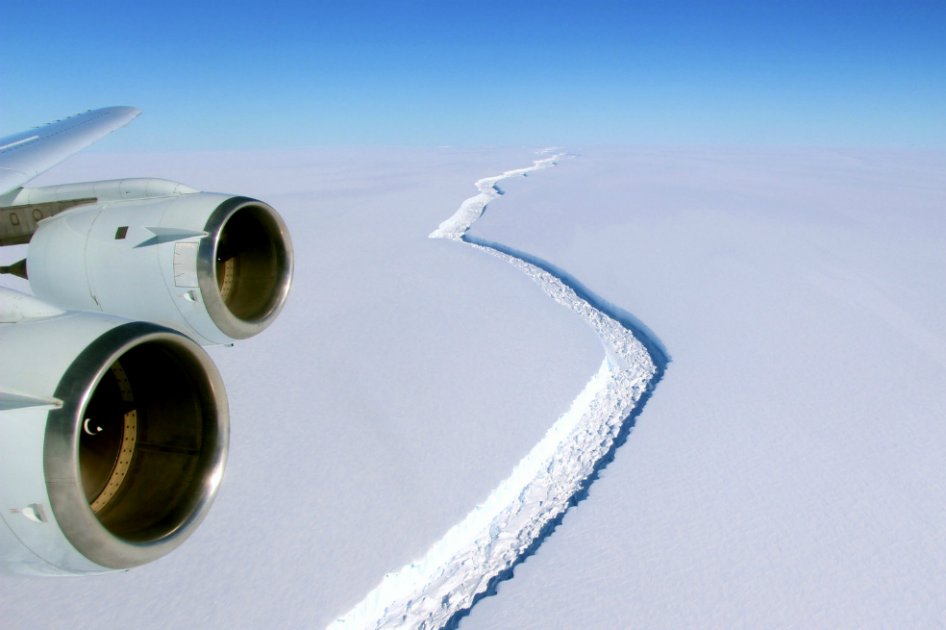 Capturan en un video rompimiento de un enorme glaciar