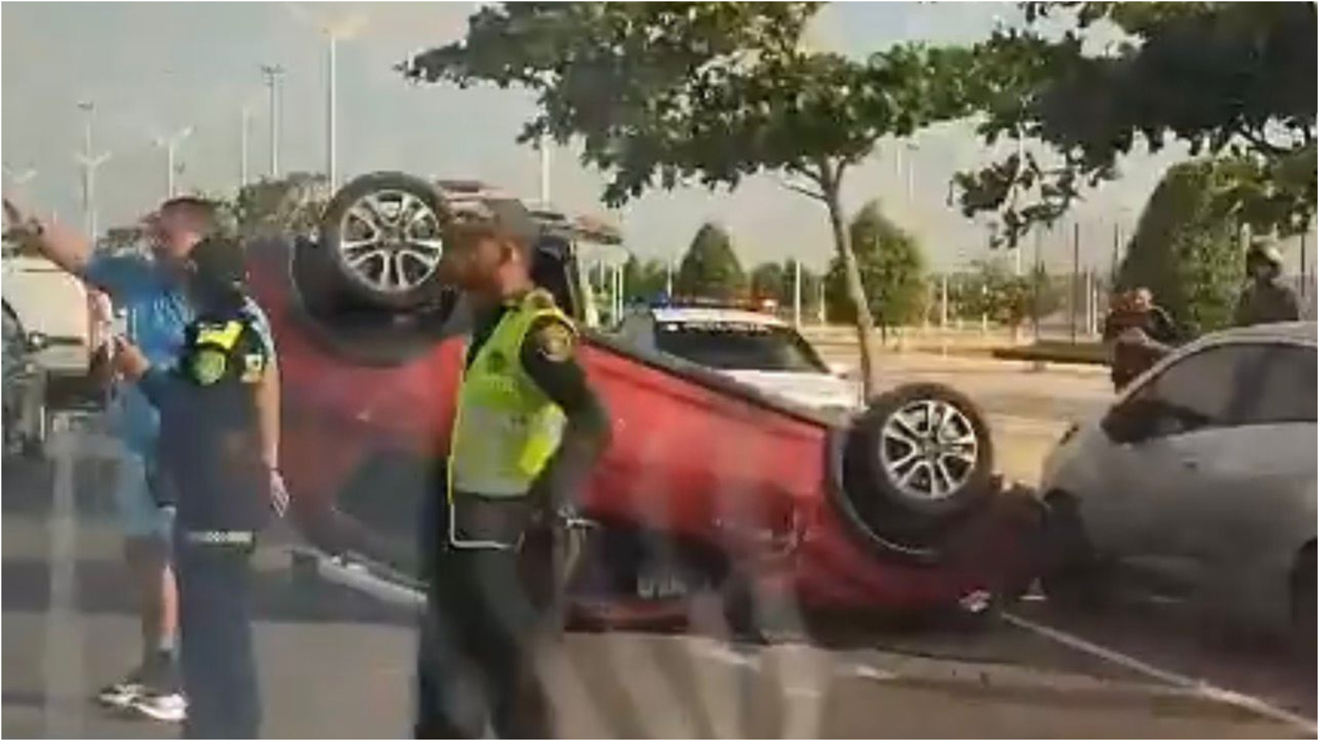Accidente en el Gran Malecón de Barranquilla dejó un vehículo volcado y una mujer herida