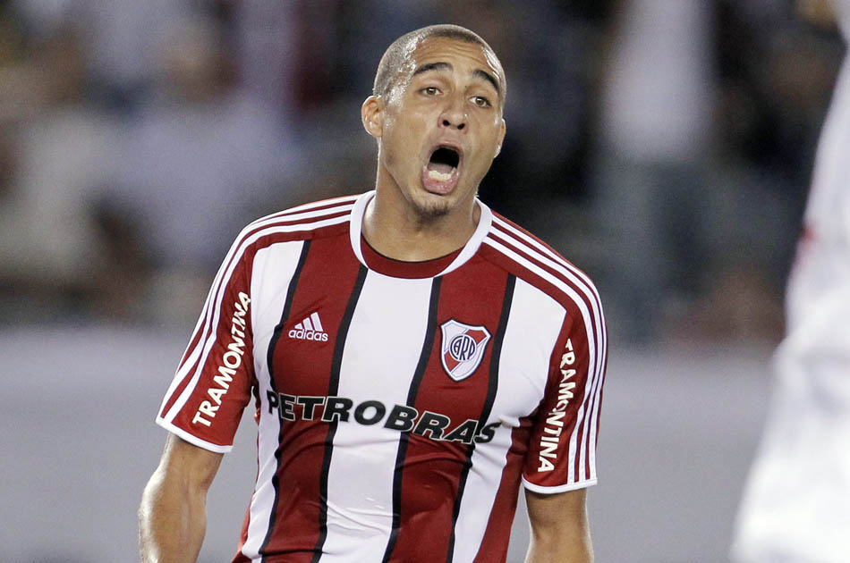 David Trezeguet no tiene claro cuál será su futuro tras una operación de rodilla