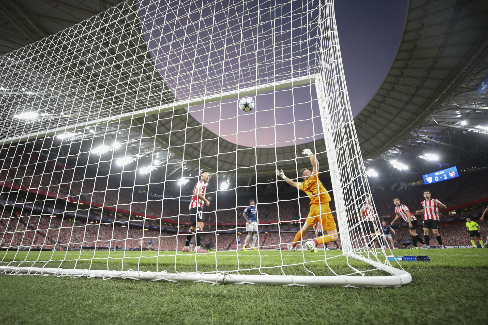 Arsenal se impuso en Bilbao y arruinó el regreso del Athletic a la Champions