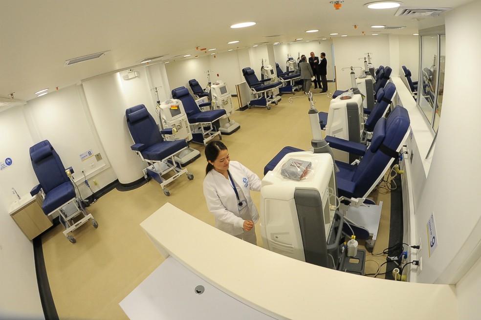 La Universidad Nacional ofrece una maestría en terapias alternativas en su Facultad de Medicina y diplomado en homeopatía en el departamento de Farmacia.