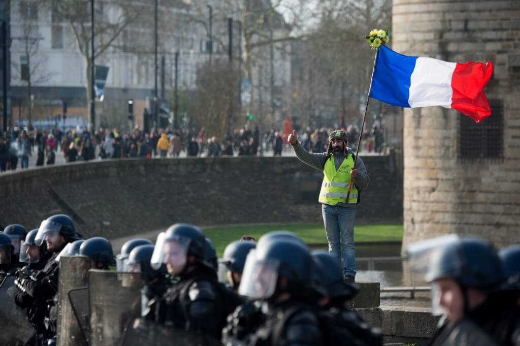 Francia retira «provisionalmente» medida más polémica de su reforma pensional