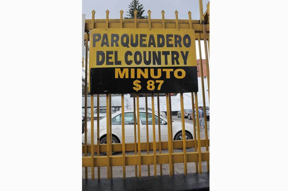 Parqueaderos, un dolor de cabeza para la capital