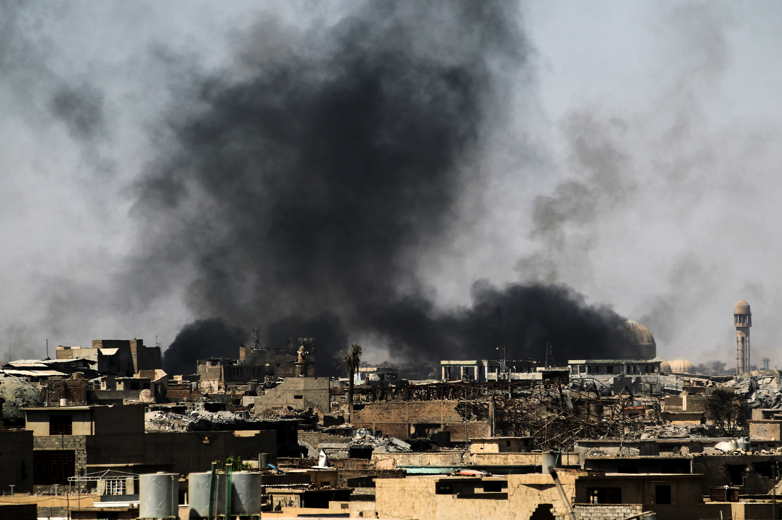 Ataques sorpresa del EI en Mosul, fuerzas iraquíes tratan de mantener el control