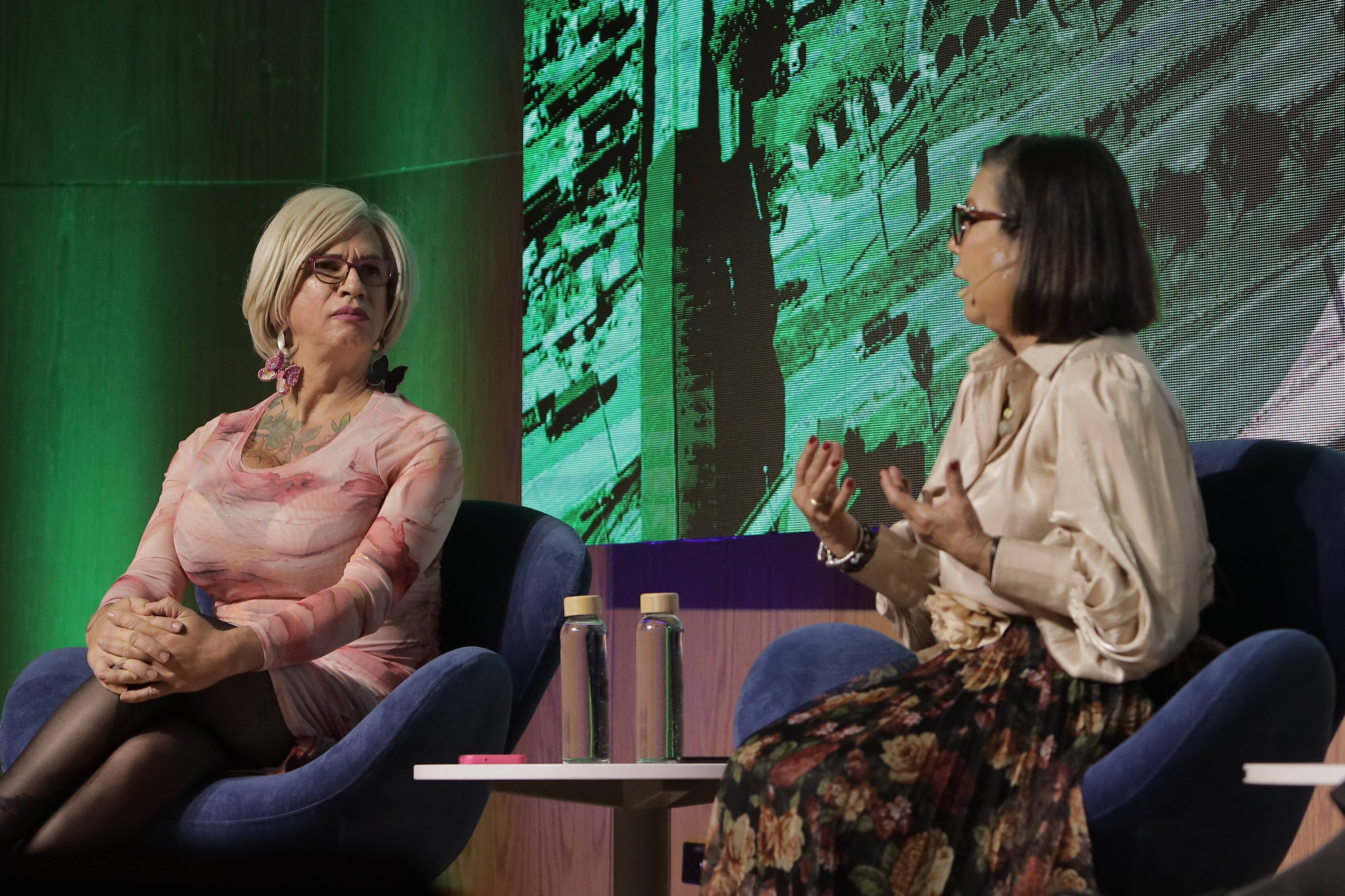 La rectora de la EAN, Bigitte Baptiste, y la magistrada Nelly Villamizar.
