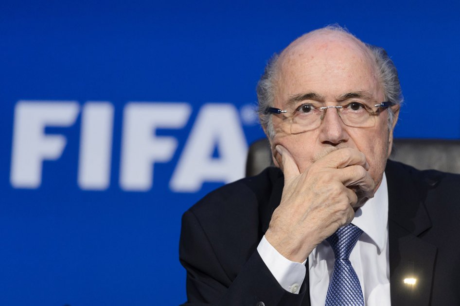 Blatter, en el ojo del escándalo de corrupción de la FIFA, estará presente en el sorteo de las eliminatorias a Rusia. 