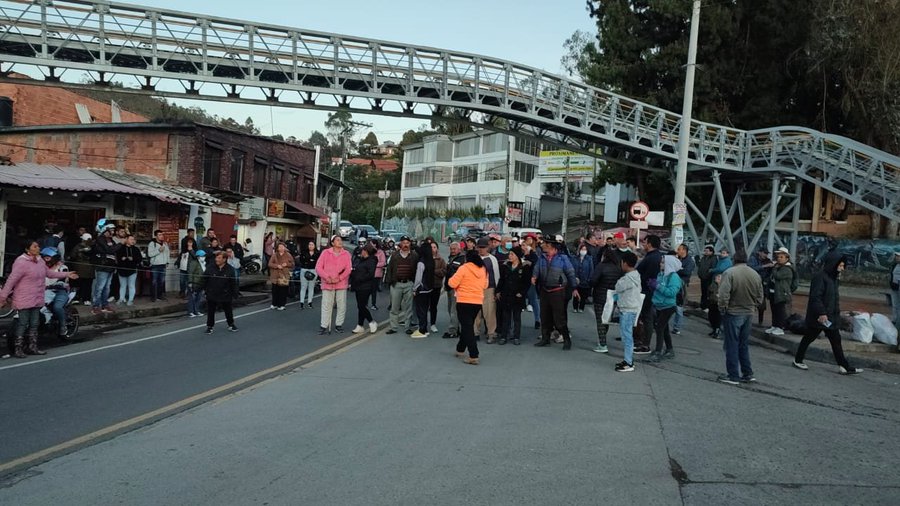 Manifestación en la vía Bogotá-La Calera por incumplimientos de las autoridades