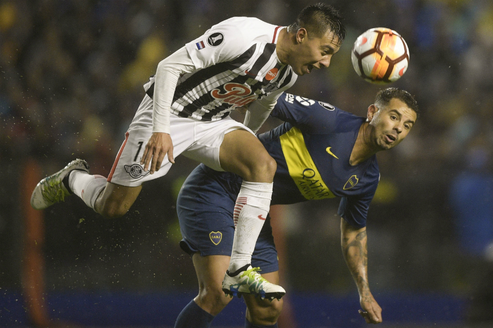 Con un partidazo de Edwin Cardona, Boca venció 2-0 a Libertad de Paraguay