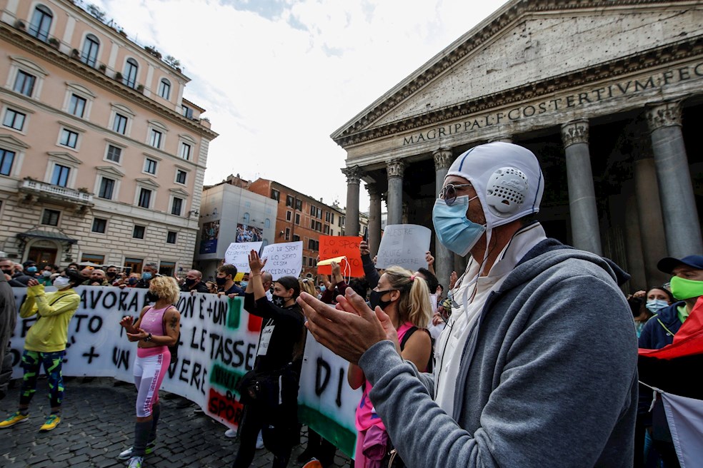Estallan protestas en Italia contra las medidas para detener la segunda ola de coronavirus