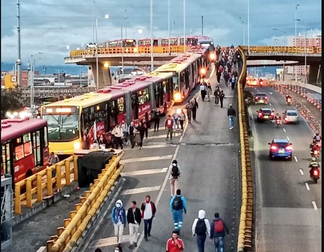 Movilidad en Bogotá: así fue el colapso en la NQS por fallas en los semáforos