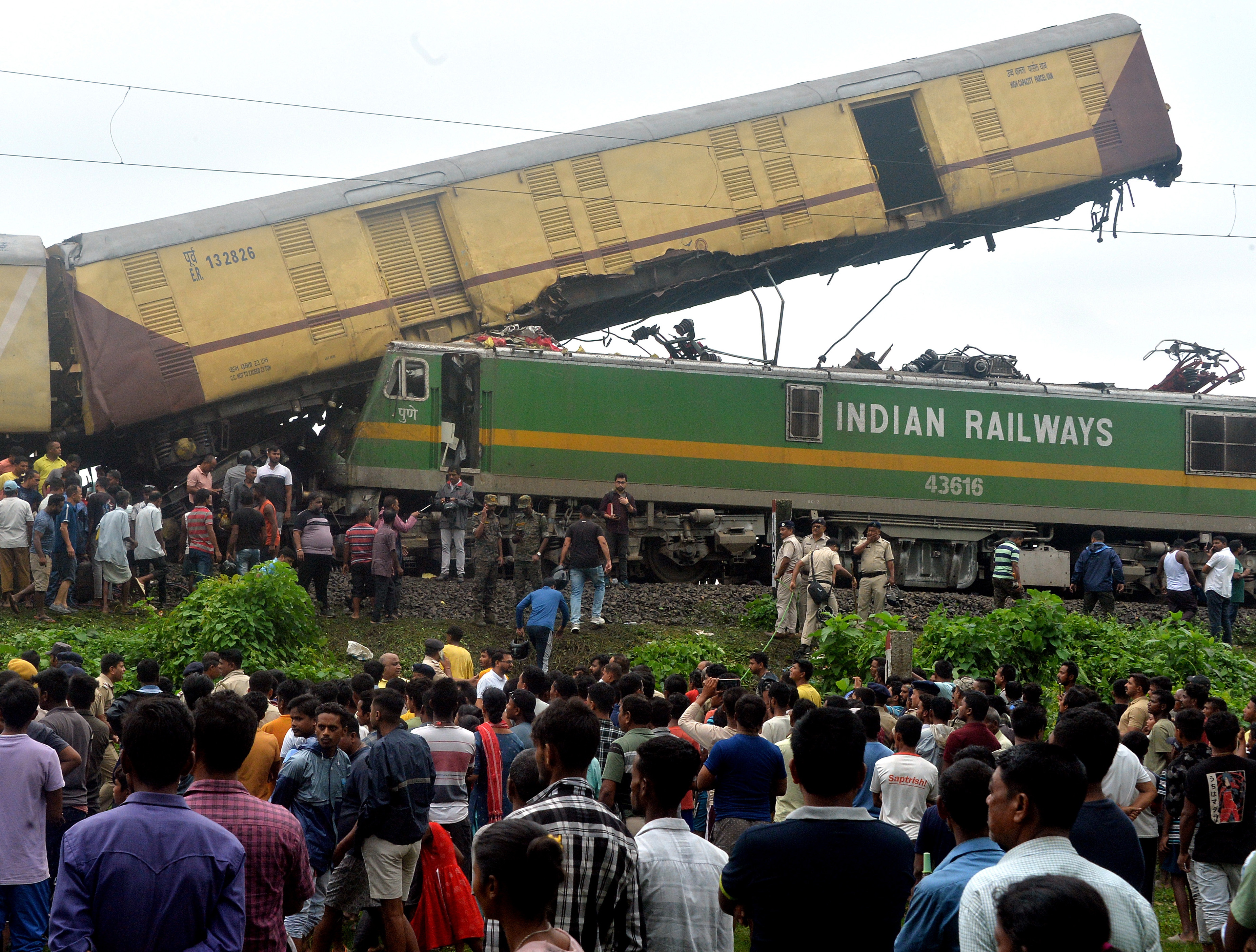 Más de 15 muertes en India y decenas de heridos por un choque de trenes