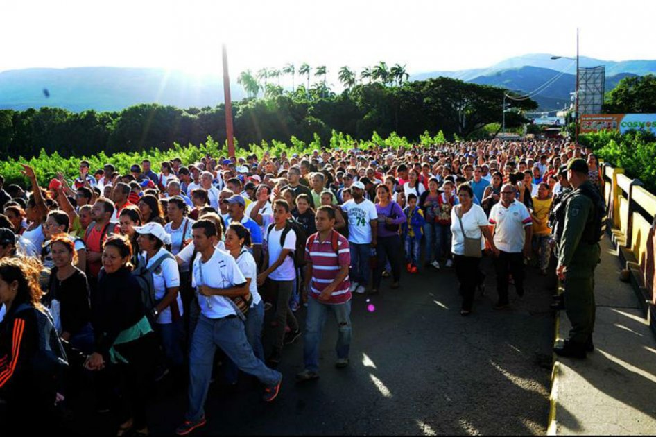 Más de 88.000 venezolanos cruzaron la frontera en Cúcuta para adquirir comida y medicamentos