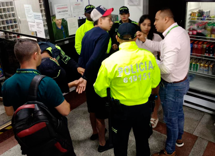 Capturan a madre y padrastro de un niño de dos años por caso de maltrato en Medellín