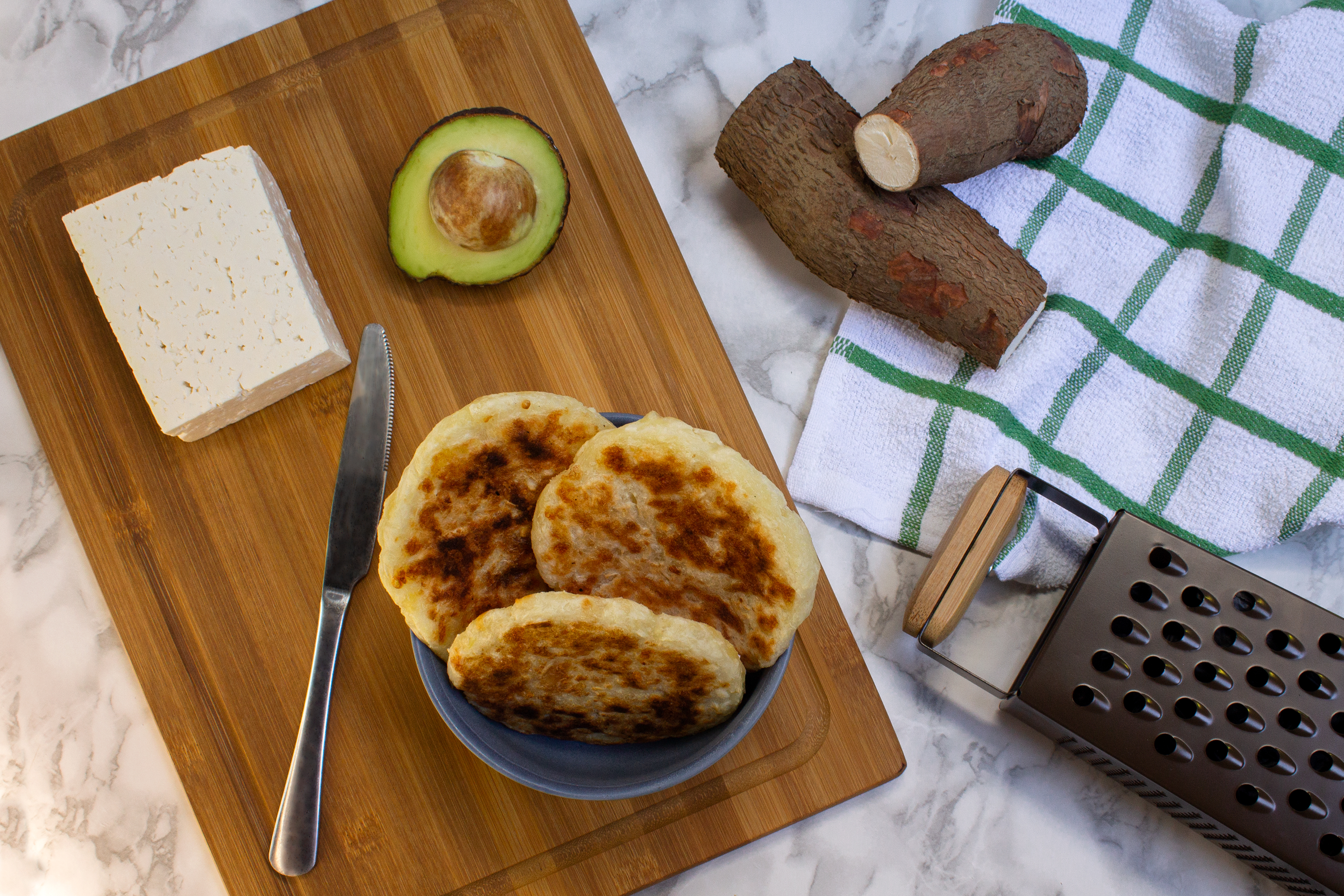 Así se lleva a la mesa esta receta de arepas de yuca saludables