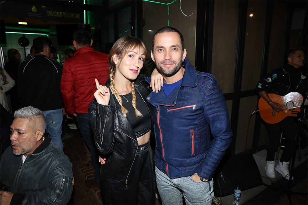 La gran apertura de @perrohachepe se vio llena de buena onda, música, amigos, familia y buena comida, @ramiromenesesc y @chefcantor inauguran un sitio de perros calientes de carne de langosta, en la calle 67 con carrera 6, ayer fue una noche inolvidable para Ramiro Meneses ganador de @masterchefcelebrityco en la inauguración de su negocio de comidas rápidas, estuvo rodeado de sus seguidores y un shows del Parche de Harley Davidson donde demostraron lo imponente e increíbles que son éstas máquinas.