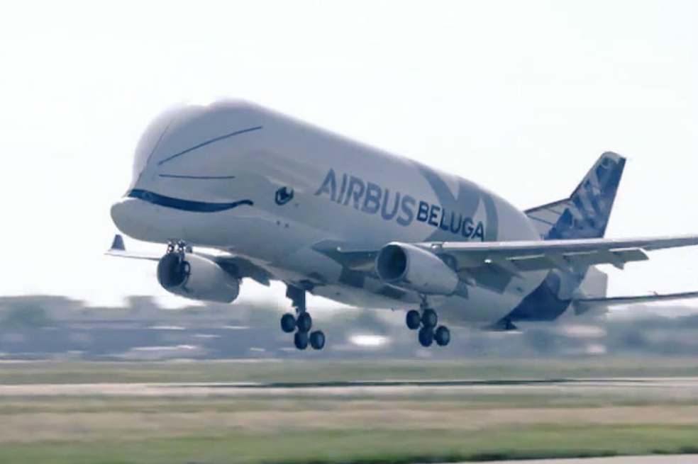 Despegó el Beluga XL, el avión de Airbus con forma de "ballena sonriente"