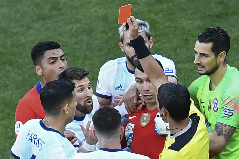 Estalló Messi: «No tenemos que ser parte de esta corrupción», tras no recoger la medalla