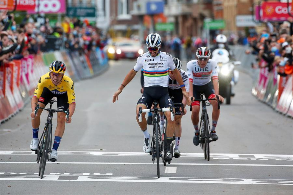 Alaphillipe celebró antes de tiempo y Roglic ganó la clásica Lieja-Bastoña-Lieja