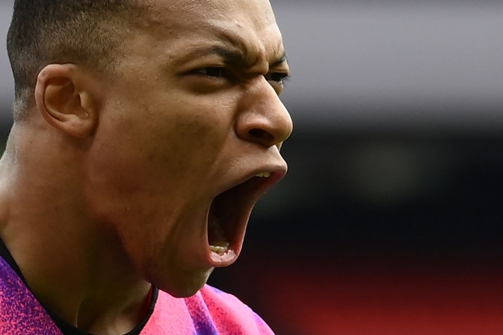 Mbappé puso a PSG a un punto del líder en Francia