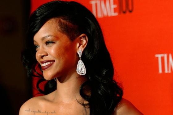 ¿Habrá romance entre Rihanna y Ashton Kutcher?