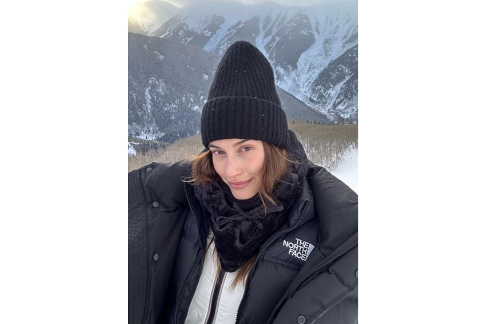 Hailey Bieber estuvo con su esposo Justin en Aspen, Colorado.