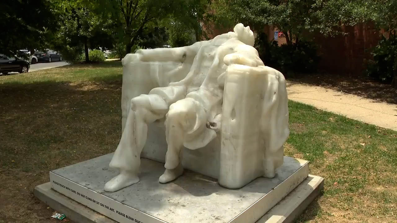 Una estatua de Abraham Lincoln casi pierde la cabeza en Washington