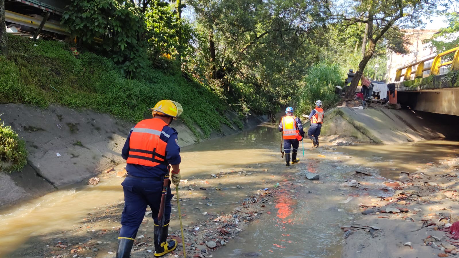 Cuerpo hallado en Barbosa podría ser el de niña arrastrada por creciente en Itagüi