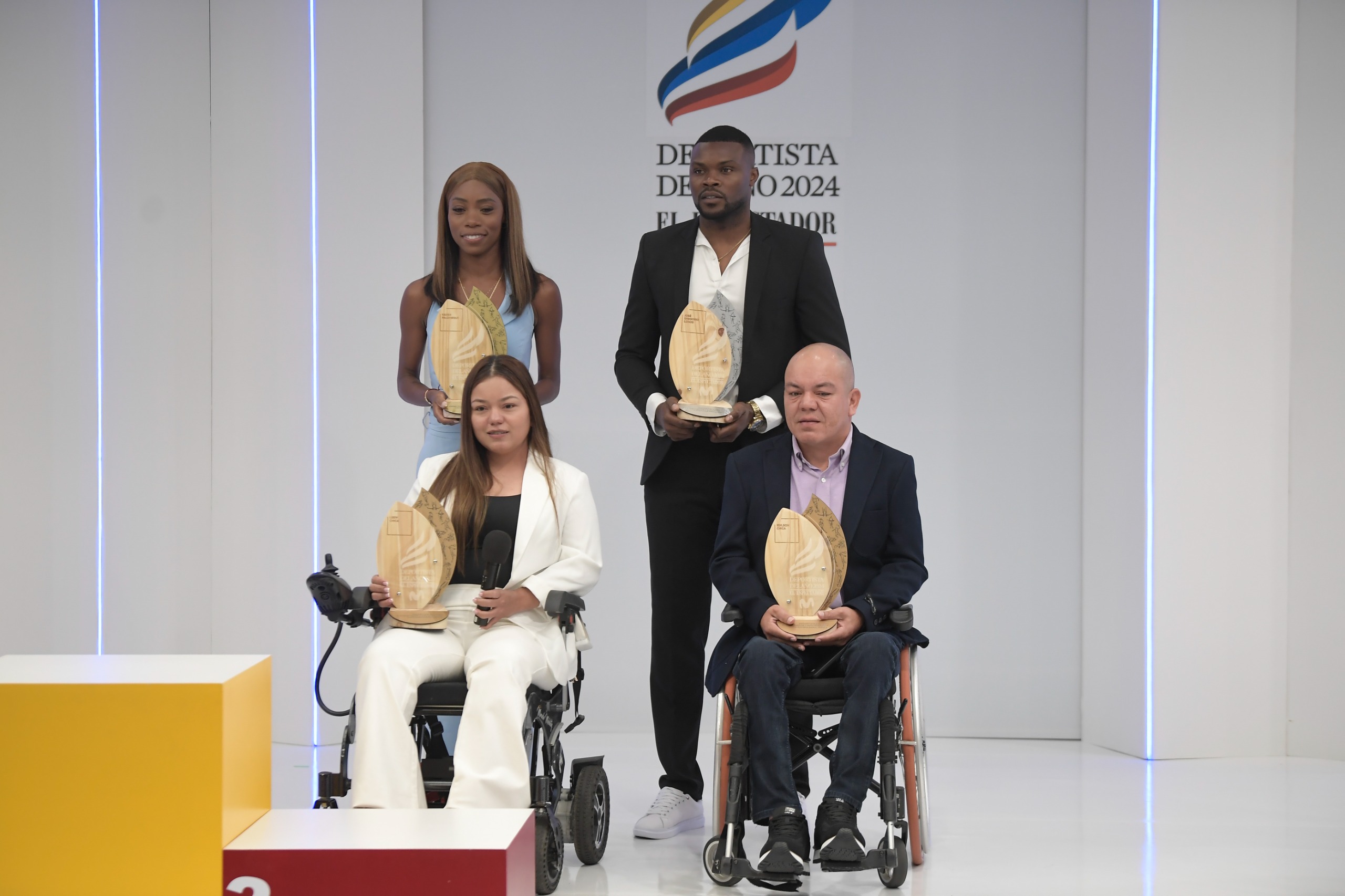 El podio paralímpico: Arriba los atletas Karen Palomeque y José Gregorio Lemos, primera y segundo. Abajo, el tercer lugar compartido entre los hermanos Chica, Leidy y Edilson, especialistas en boccia.