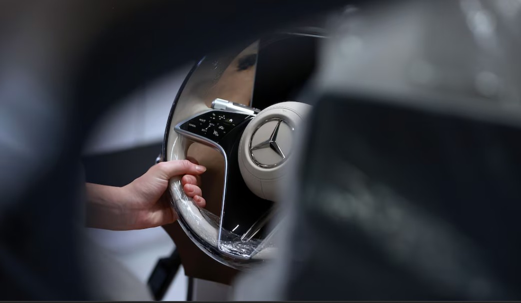 Mercedes-Benz y Google desarrollan un carro con asistente de IA