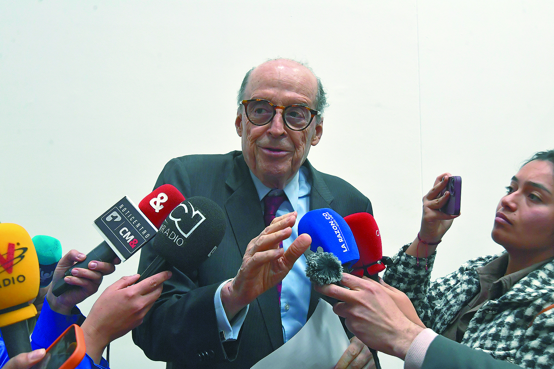 Confirman destitución a Álvaro Leyva por 10 años por caso de pasaportes