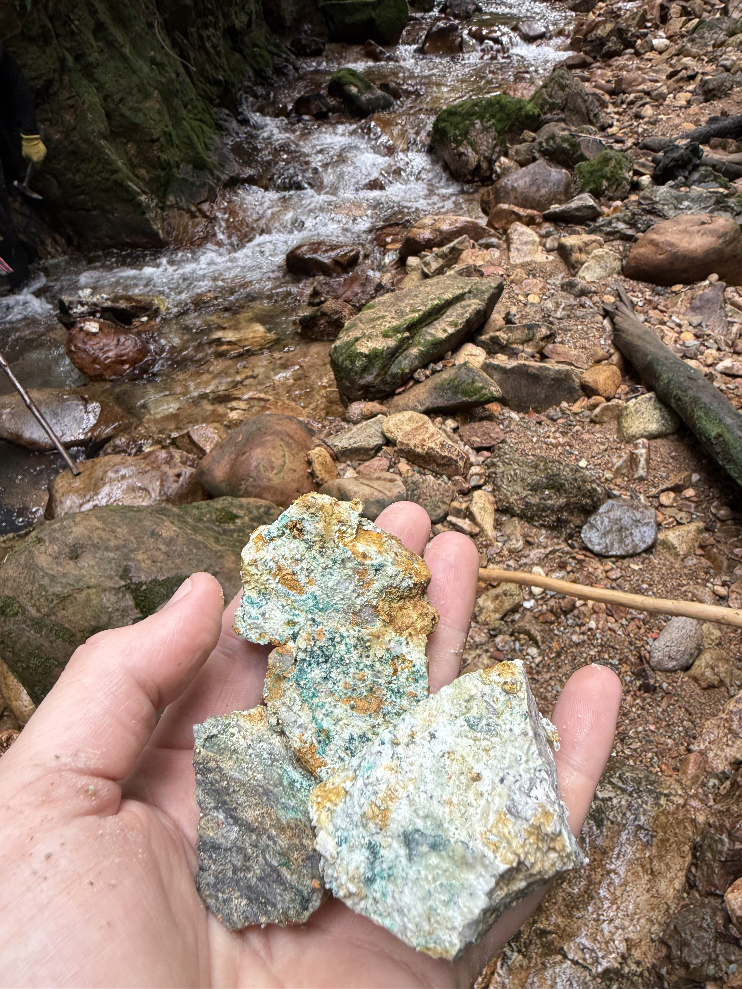 La empresa asegura que ha realizado 11 perforaciones exploratorias para encontrar cobre en la zona del título minero.