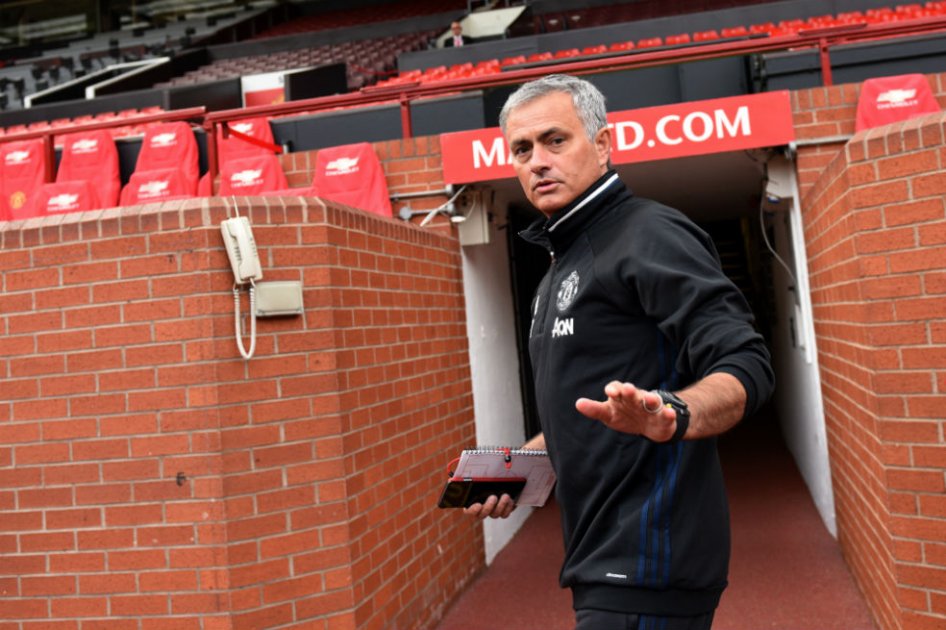 «Todo el mundo quiere» entrenar al Manchester United: Mourinho