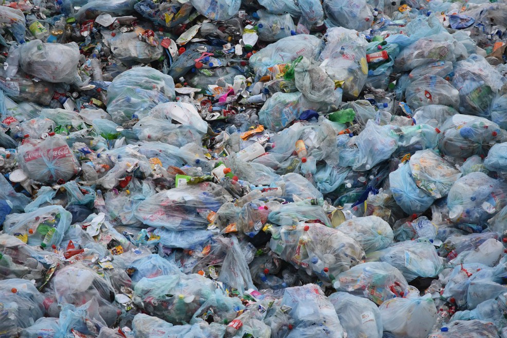 Un paso más para reciclar: gobierno reglamenta color de bolsas plásticas