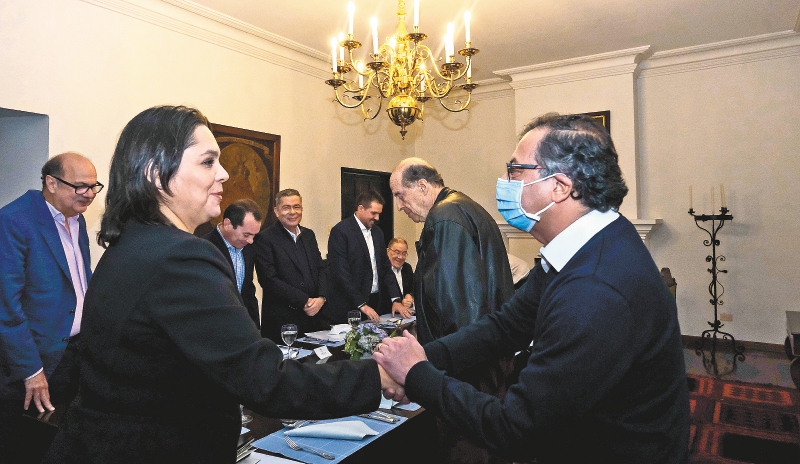 Cumbre de Venezuela en Bogotá: una jugada a tres bandas